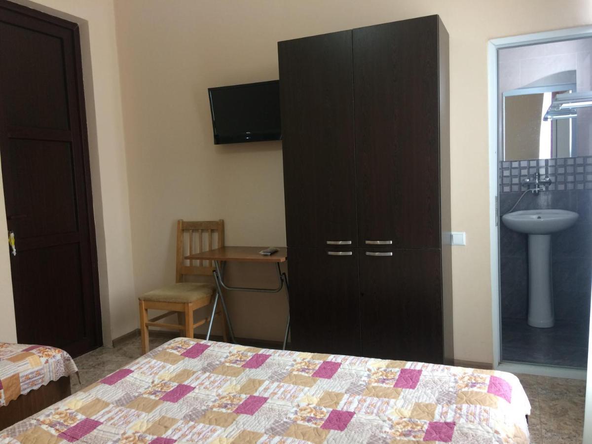 Guest House Kobuleti #788 Bagian luar foto